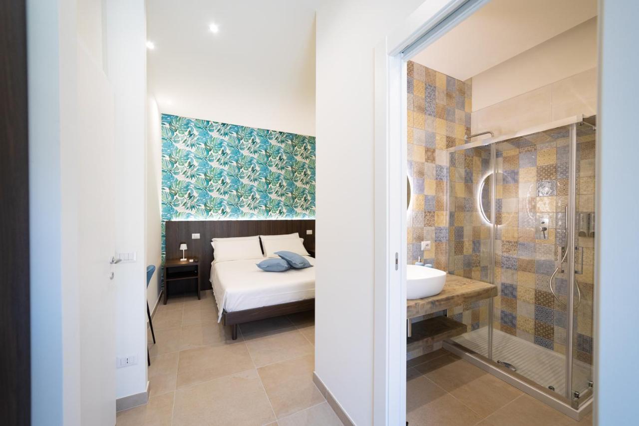 Numisia Guest House Террачина Экстерьер фото