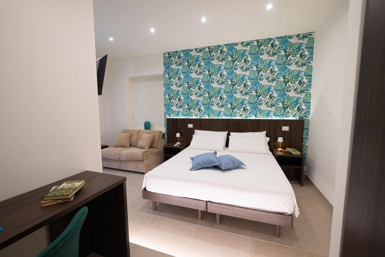 Numisia Guest House Террачина Экстерьер фото