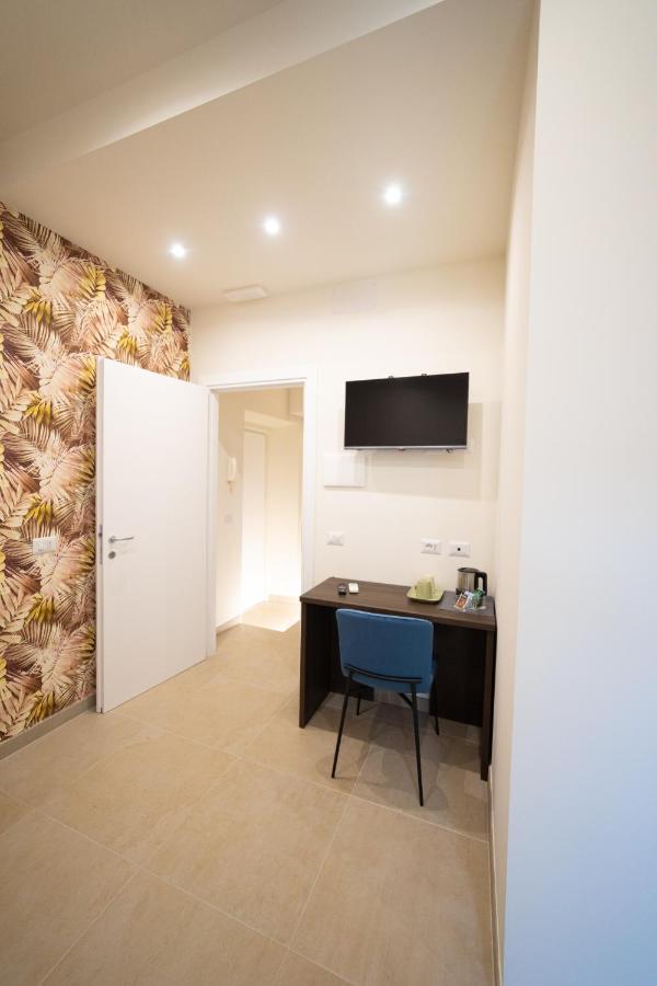 Numisia Guest House Террачина Экстерьер фото
