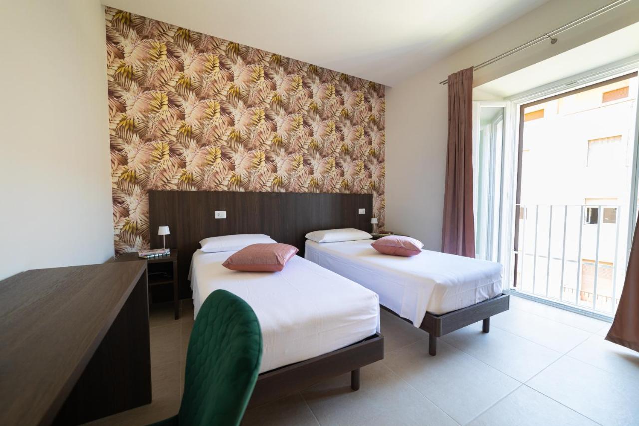 Numisia Guest House Террачина Экстерьер фото