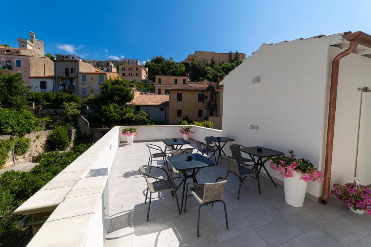 Numisia Guest House Террачина Экстерьер фото