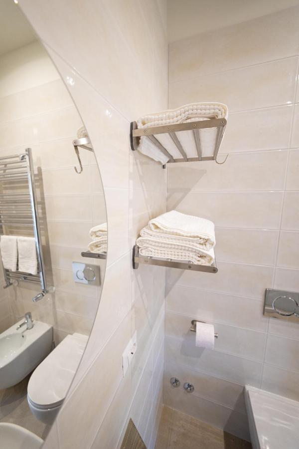 Numisia Guest House Террачина Экстерьер фото