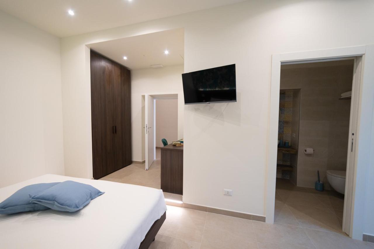 Numisia Guest House Террачина Экстерьер фото