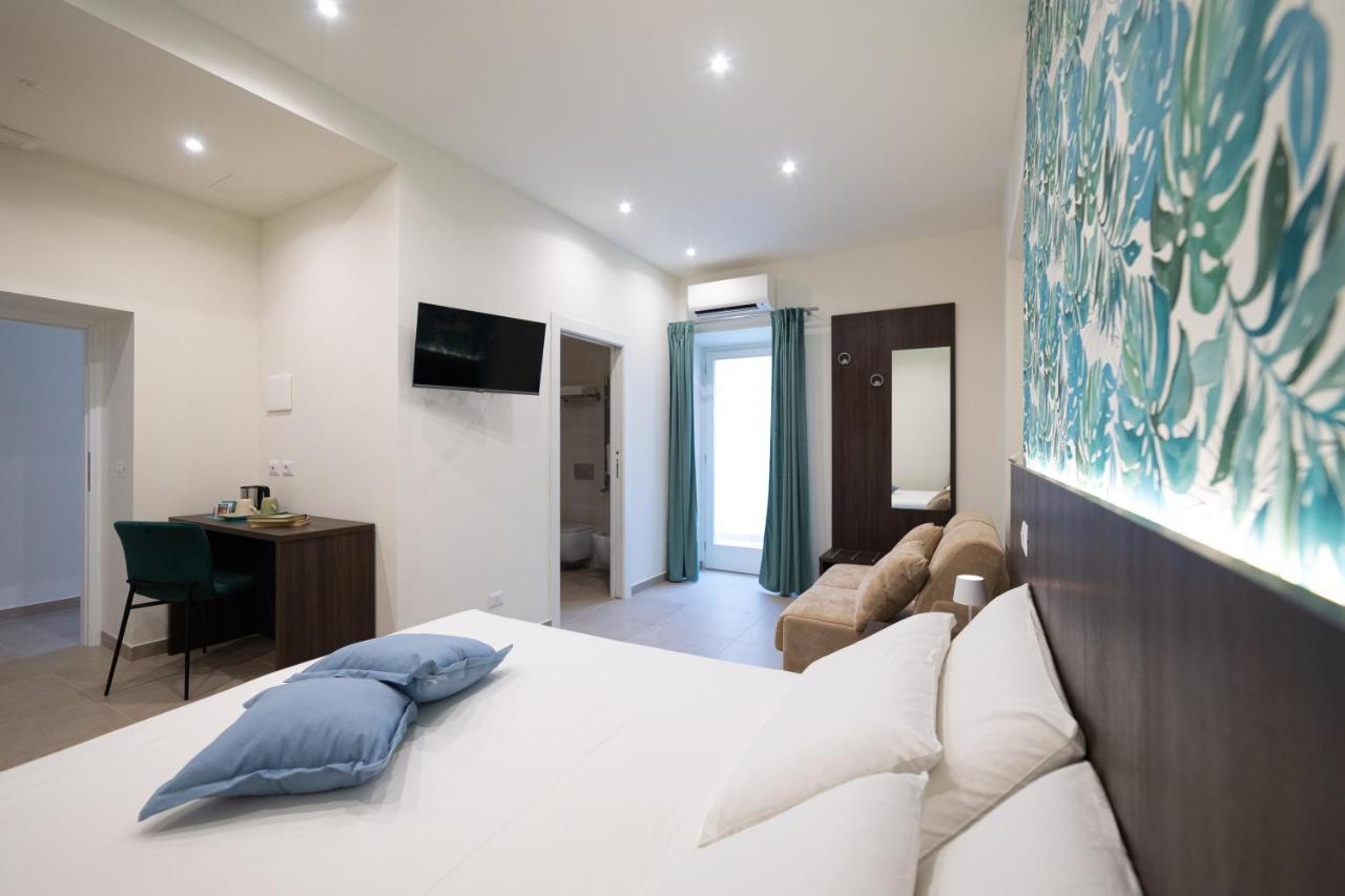 Numisia Guest House Террачина Экстерьер фото
