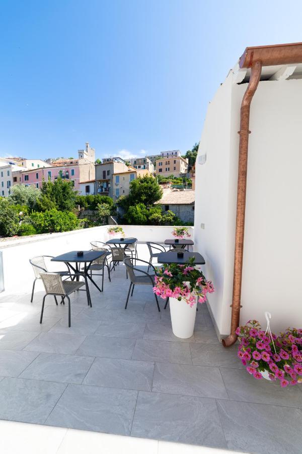 Numisia Guest House Террачина Экстерьер фото