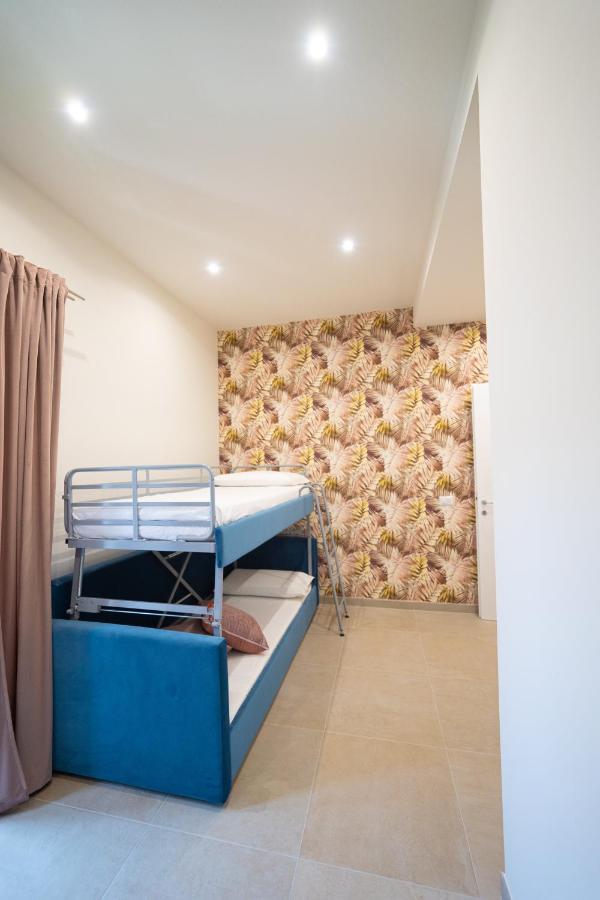 Numisia Guest House Террачина Экстерьер фото